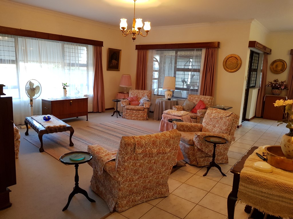 Lounge view to Windows